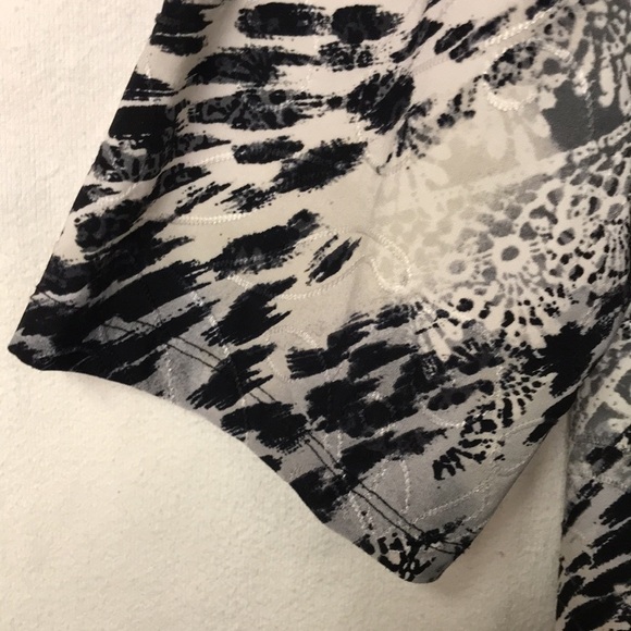 Jm Collection Tunic Top XL Black White Abstract Print Textured fabric EUC - Picture 3 of 9